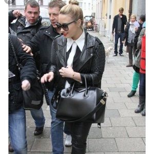 Authentic givenchy medium antigona